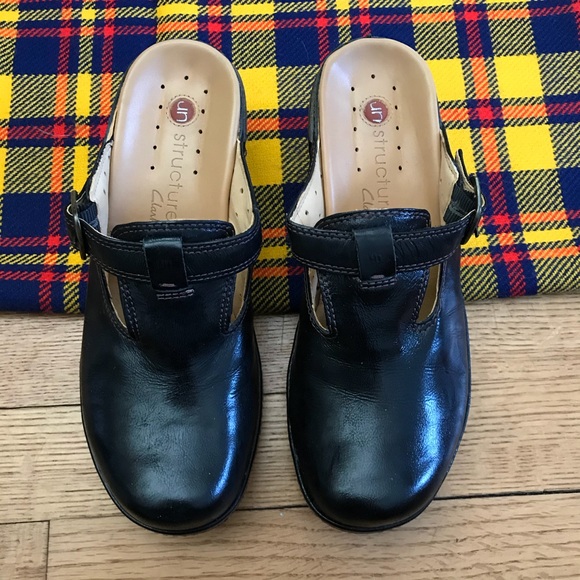 Clark’s Black Patent Leather Mary Jane Style Clogs - Picture 2 of 8